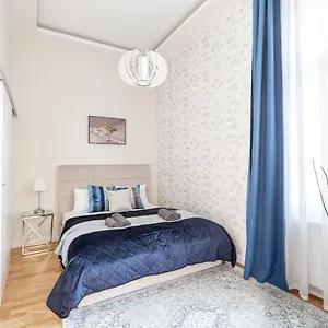 rezervați aici
